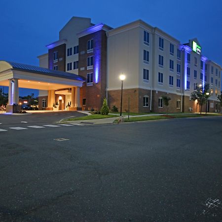 Holiday Inn Express & Suites Charlotte North, An Ihg Hotel Exterior foto