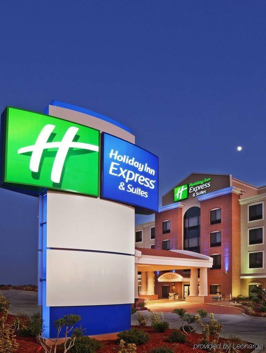 Holiday Inn Express & Suites Charlotte North, An Ihg Hotel Exterior foto